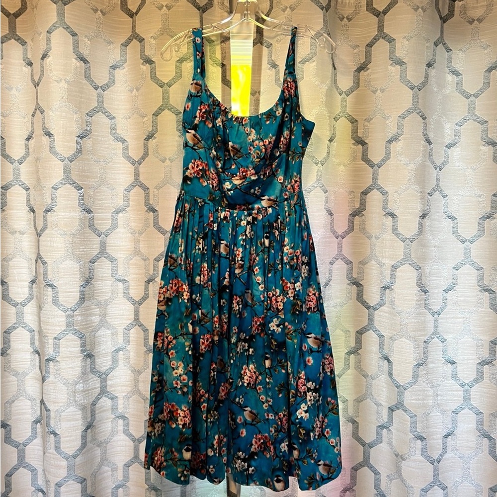 Beautiful lightweight spring dress has pockets. Cat friendly home worn once.